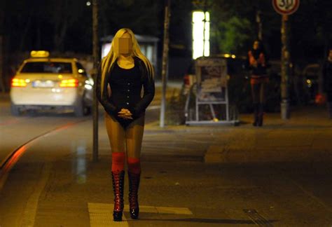 Finde eine Prostituierte Dillingen an der Donau